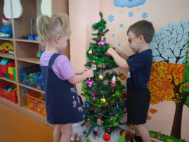 «Новый год стучится в детский сад» «Новый год стучится в детский сад».